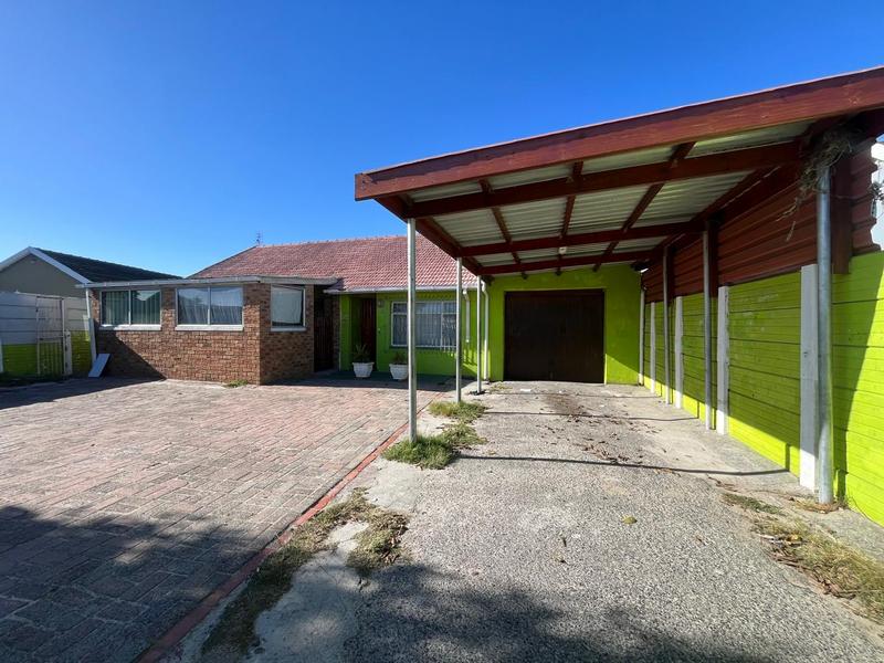 6 Bedroom Property for Sale in Ottery Western Cape